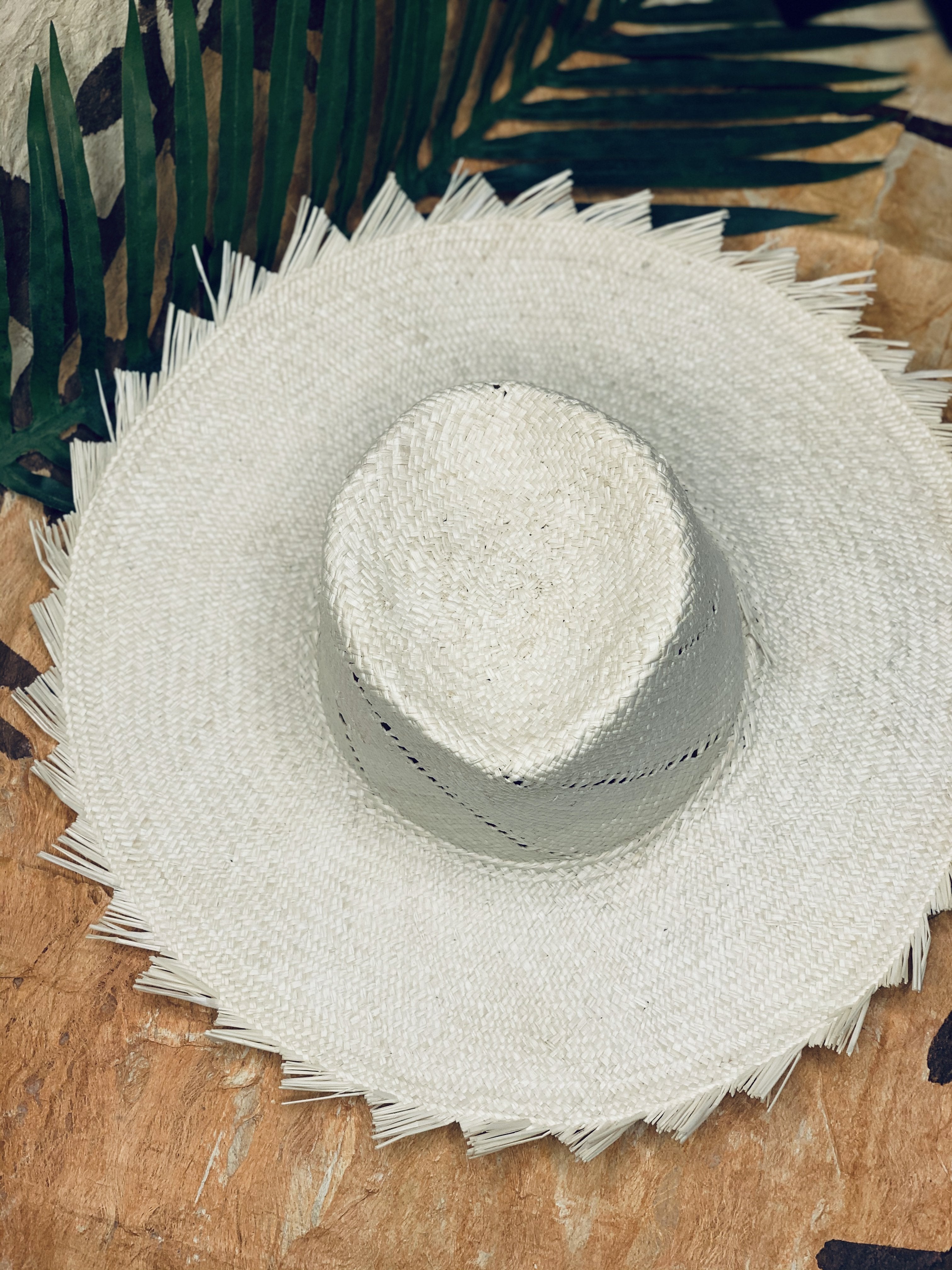 White large brim hat deals